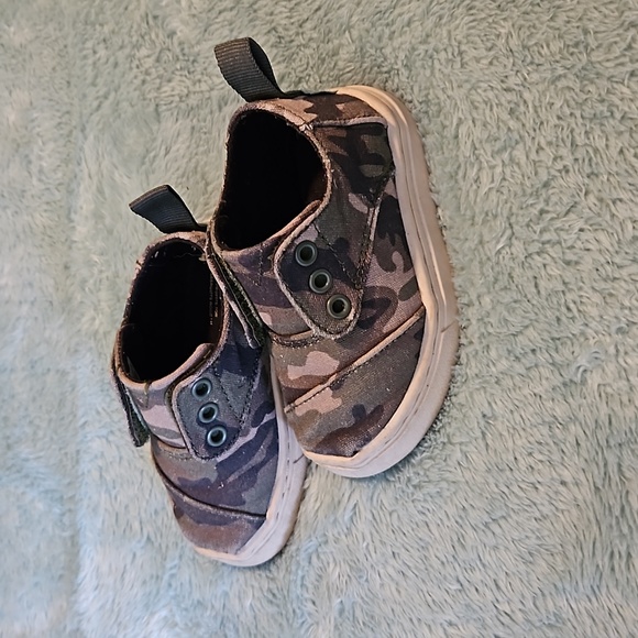 Toms Toddler Camo Canvas shoes size 4 - Picture 4 of 5